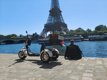 Scooter électrique à 3 roues 3Roues.com sur Paris / Tour Eiffel