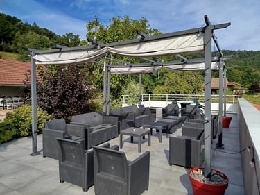 Terrasse avec canapés de jardin