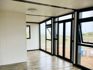 Grandes baies vitrées d'une maison type Greenkub.