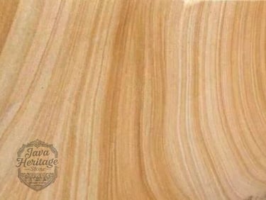 Permukaan halus batu sandstone Palimanan dengan warna krem lembut.