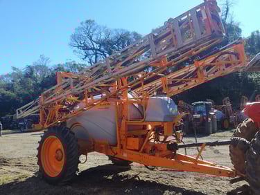 Tipo: Pulverizador | Marca: Jacto | Modelo: AM24 | Ano: 2021