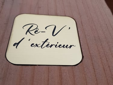 logo Rê-V' d'extérieur en bois
