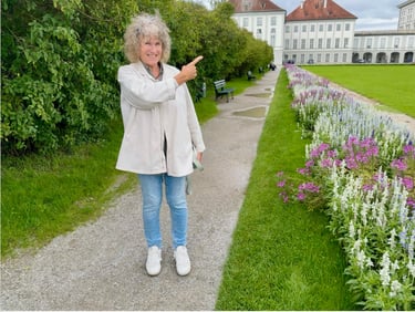 German teacher Uschi leading a Walk and Talk German session in Munich