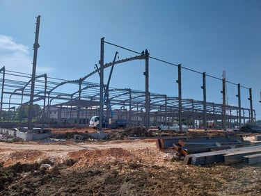 "2026年兰邦工厂扩建项目的钢结构吊装施工。