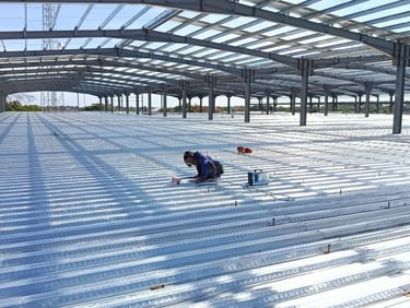 Proyek konstruksi struktur baja bera oleh PT Saka Inti Persada di Rembang