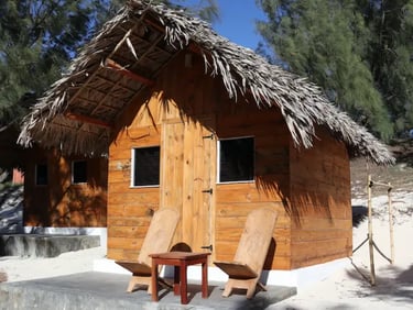 Hébergement familial avec bungalow et chalet annexe pour enfants à Sakalava Madagascar