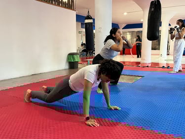 Chicas entrenando acondicionamiento físico en Narvarte