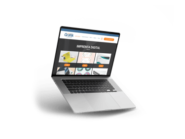 laptop con una web en el interior