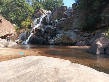 Naina Fall is scenic waterfall at the foot of Netarhat hills surrounded with hills at the distance of 7 km