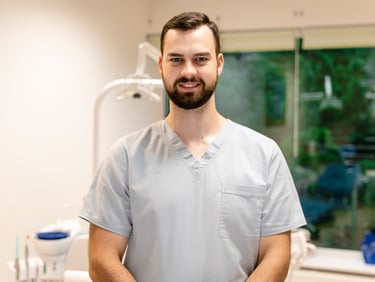 gydytojas odontologas implantologas