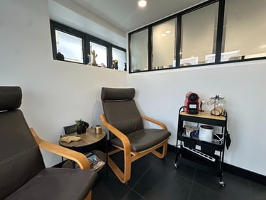 Salle d'attente de notre salon de tatouages à Challes-les-Eaux