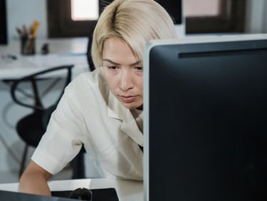 onlyfans chatter doing inbox management