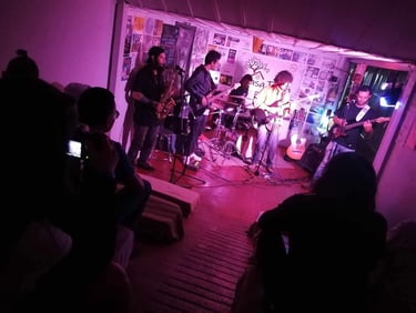 Agrupación Madriguera en sesión en vivo en Casa Finca un espacio cultural en Manizales con público