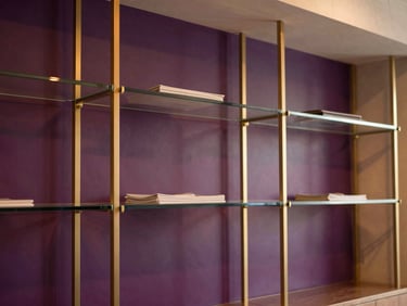 Modern optical boutique interior in Braço do Norte, clean glass shelves, warm lighting.