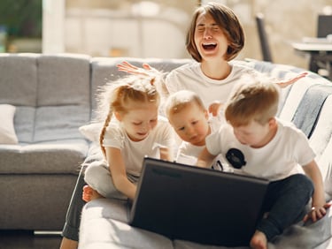 Réduire le surmenage et la charge mentale pour les mères de famille grâce à la sophrologie à Paris