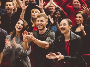 spectateurs qui applaudissent