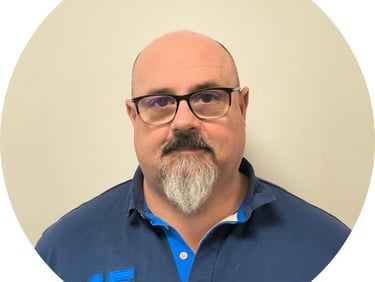 portrait de notre responsable pôle isolation - placo - cuisine -électroménager