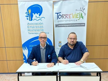Jose Ignacio Pastor y Eduardo García firman el convenio de colaboración