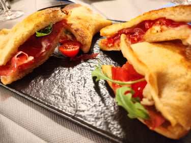 Pizza farcita con salumi di Cinta Senese San Gregorio