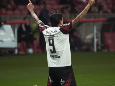 Pedro desencantou contra o Inter, pelo Brasileirão, tornando-se esperança de gols hoje.