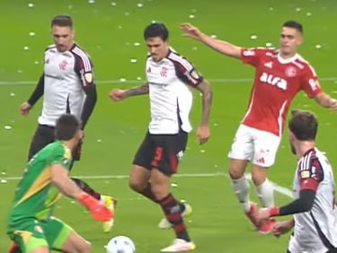 Pedro entrou no 2º tempo e deixou o dele contra o Internacional, na Libertadores 2025.