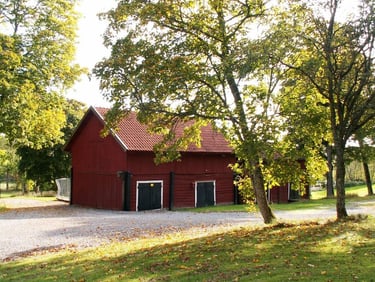 American countryside, the image of a red barn often comes to mind. This iconic structure, with its deep red hue, has become s