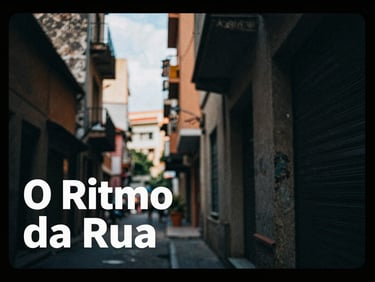 Podcast cover art for 'O Ritmo da Rua', featuring abstract urban textures, reflections, moody ambient light, 35mm film grain, bold black border.