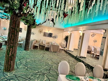 Salonul Mic cu decor tropical verde, Restaurant Roxana