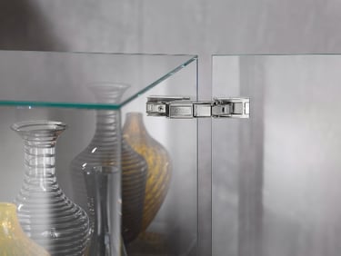 Lankstu klijavimas ant stikliniu duru