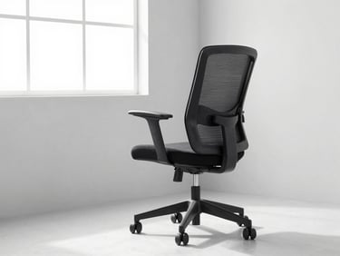 Silla de oficina ergonómica en un espacio de trabajo minimalista, luz de ventana brillante, fondo gris claro neutro