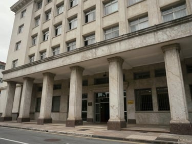 Medium-wide exterior shot of a prefeitura municipal building facade under overcast daylight, institutional columns and entrance visible, no people, documentary framing