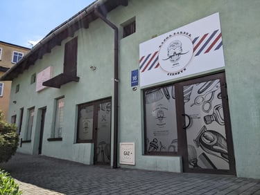Wejście do salonu barberskiego Razor Barber Cieszyn