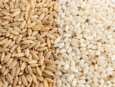 Split image showing raw rice grains next to parboiled sella rice grains, highlighting the difference in appearance, bright natural daylight, high detail, 35mm