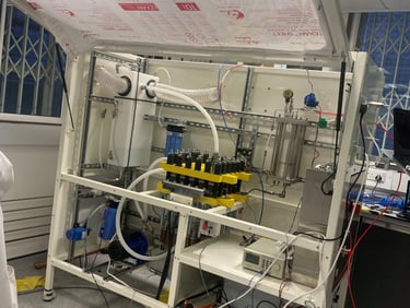 Electrolyser test station for making hydrogen