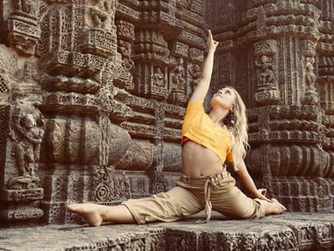 tiziana di marco in hanumanasana in india