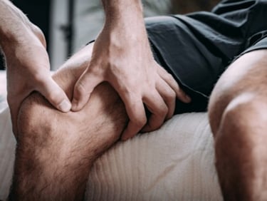 Massage sportif à la clinique sportive A.S. par un massothérapeute spécialisé