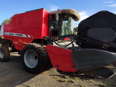 Tipo: Colheitadeira | Marca: Massey Ferguson | Modelo: 5690 | Ano: 2018