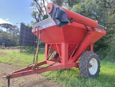 Tipo: Carreta Graneleira | Marca: Becker | Modelo: GB 12000 | Ano: 2011