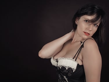 brunette model posing for Instagram content