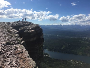 Table Mountain has Instagram worthy cliffs while looking out towards the Continental Divide.