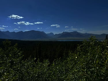 This is a must-stop if coming from Glacier National Park, USA. You can a great vantage point of Wate