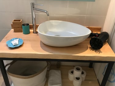 Private bathroom at Studio Paolina holiday apartment in Rome