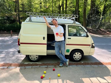Thomas et son bar ambulant consacré à la pétanque