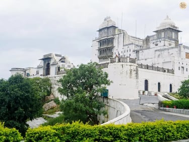 Panoramic view of Sajjangarh (Monsoon Palace) perched atop Udaipur’s Aravalli hills.