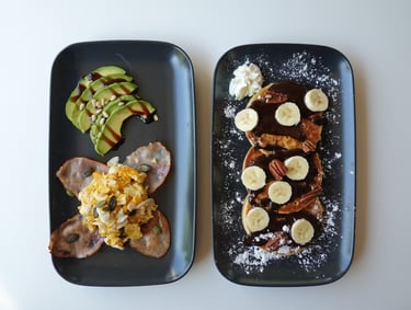 Brunch composé d'une assiette salée et une assiette sucrée