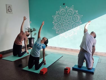 clase yoga aura sana