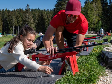 Activité outdoor originale de biathlon pour les enfants à Autrans-Méaudre en Vercors