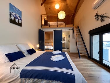 26 01 ESCALE 1695 Chambre PISTE BLEUE vue SDE FL