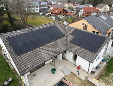 Hebertsfelden Fa. Dietmannsberger IBC MonoSol Black Sungrow 9,6 kWh Sungrow 9,79 kWp 2024 Nebengebäu