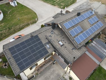 Pfarrkirchen Fa. Woitek / Niedermeier IBC MonoSol Sungrow 12,8 kWh Sungrow "6,6 kWp Altbestand 8,01